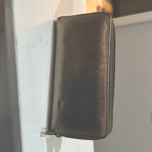 Metallic zip around leather wallet